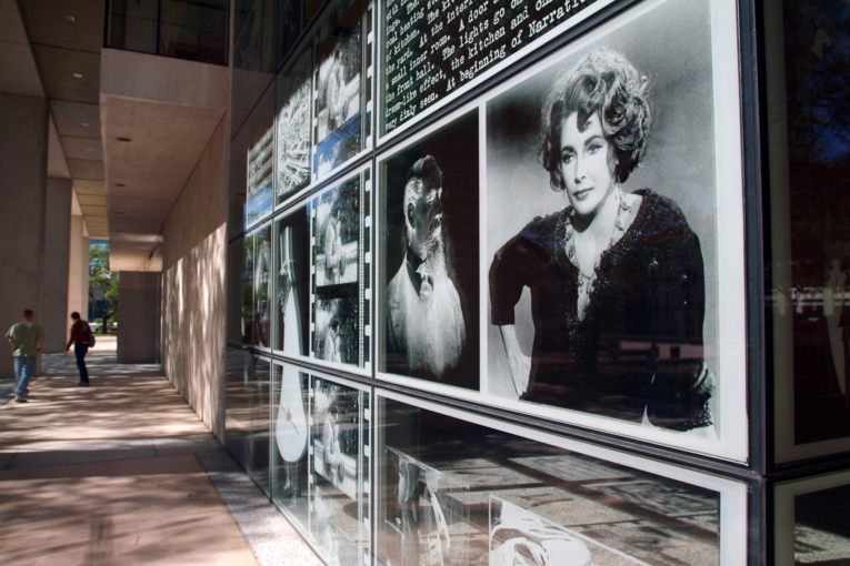 Skyline Design-Why Decorative Glass Is Redefining Public Art in Architecture